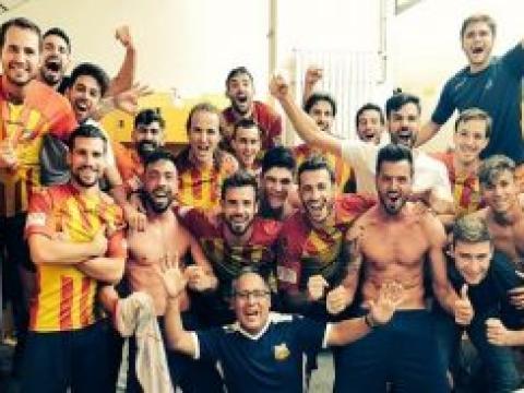 Gran victòria avui al Municipal FC Vilafranca (1-0) CE L'Hospitalet, l'equip ha demostrat altra vegada la seva determinació i amb un generós esforç i desplegament físic ha superat totes les adversitats (inferioritat numèrica més de 60min) i ha sumat 3 pun
