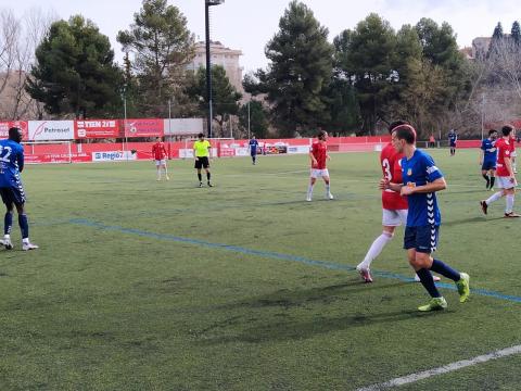 Sumen un bon punt contra un rival directe