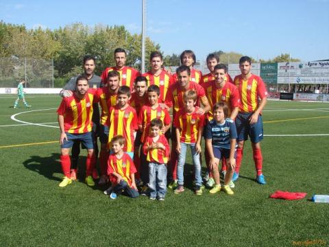 J-10 El Vilafranca topa amb la defensa del Cerdanyola.