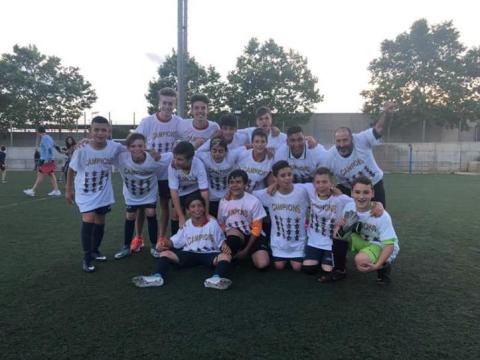 L'Aleví A de la Fundació s'ha proclamat campió de lliga, aconseguint l'ascens a 1a divisió.